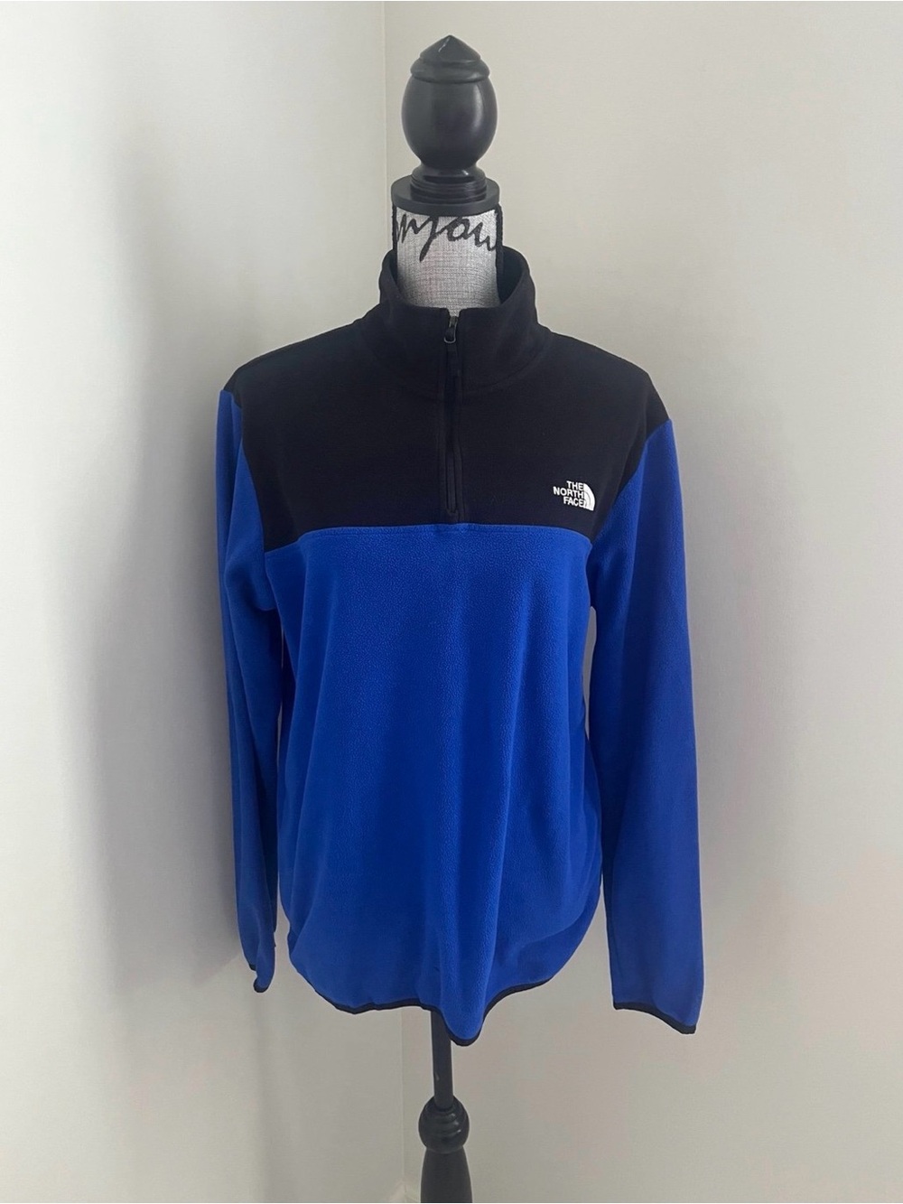 The north face men’s blue and black quarter zip fleece size M